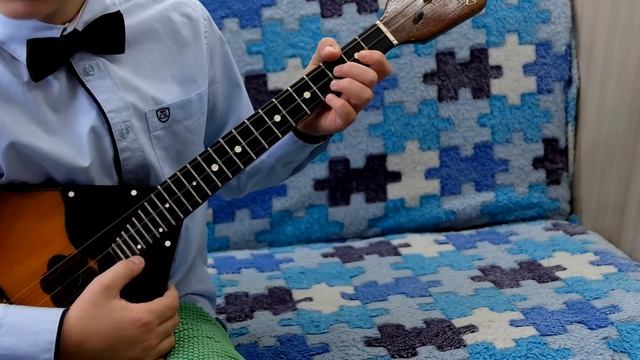 Дон-Дон (загорелся кошкин дом), русская народная песня, игра на балалайке смотреть онлайн
