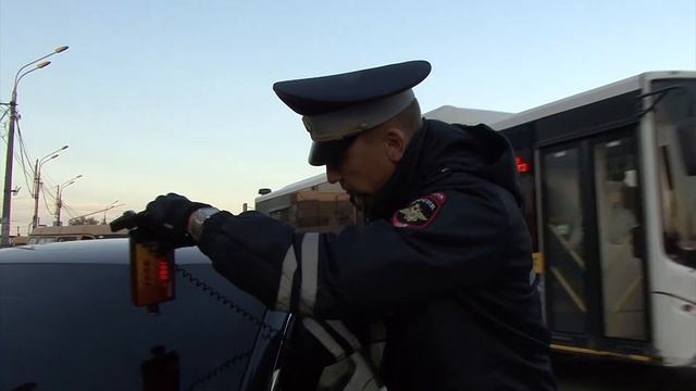 Опасен для других: волгоградские полицейские провели рейд по тонировке смотреть онлайн