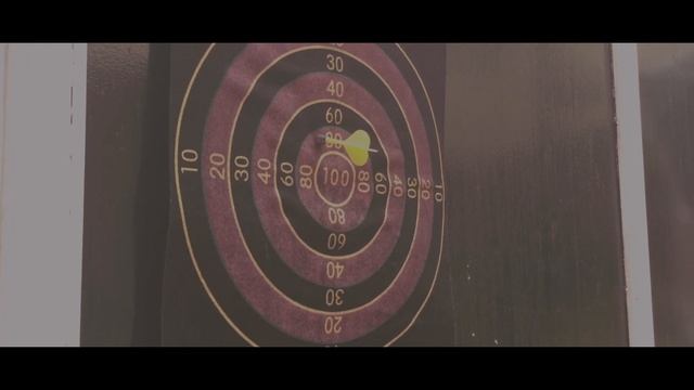 SHAKE OUT Shakes Spear | The Dart Game with a Twist! смотреть онлайн