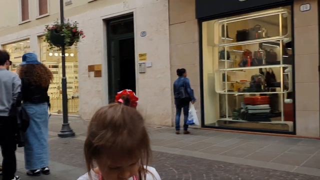 Италия Жасмин Падуя феста и просеко в PINKO смотреть онлайн