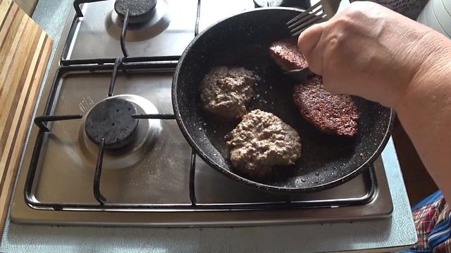 Котлеты из ПЕЧЕНИ....плюс всё, что нашлось в холодильнике. Но почему так вкусно??? смотреть онлайн