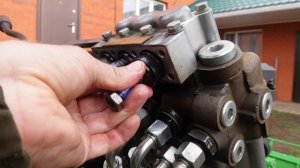 УСТРАНЕНИЕ ТЕЧИ РАСПРЕДЕЛИТЕЛЯ Р80 ИЗ ПОД РЫЧАГА