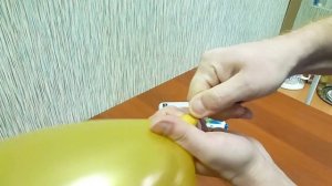 Одеваем воздушный шар на палку