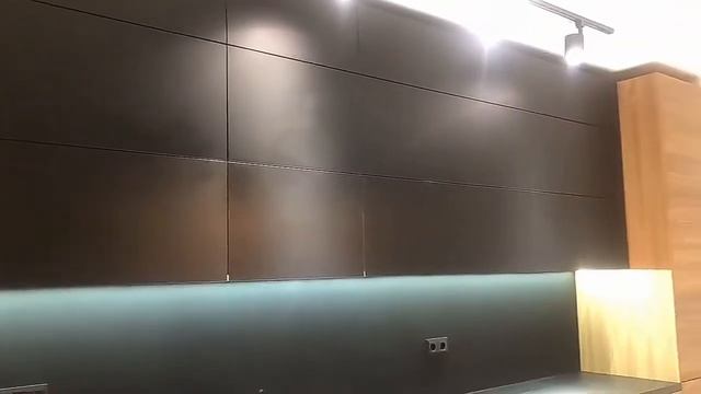 Стильна кухня на фурнітурі Blum смотреть онлайн