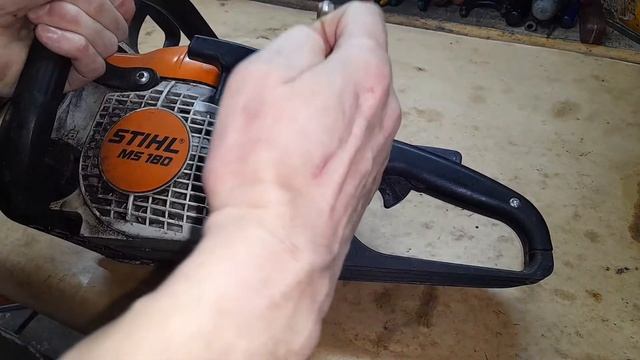 Как заменить топливный фильтр Stihl ms 180. Replacement of the Stihl MS 180 fuel filter смотреть онлайн