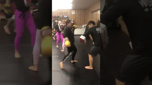 Спорт зал с детьми. Кикбоксинг в Японии ( занимаемся без масок) смотреть онлайн