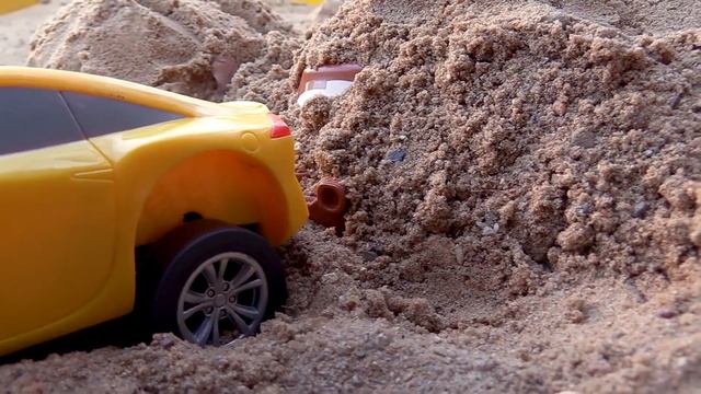 Машинки для малышей — Молния Маквин и Круз в песочнице — Игры для самых маленьких смотреть онлайн