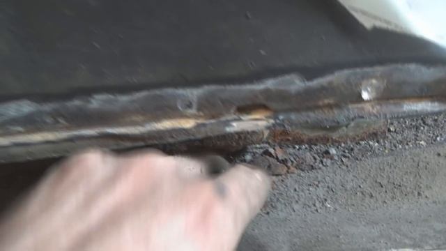 ВАЗ 2110. Замена порога и ремонт днища. Часть 1. Осмотр и удаление порога. смотреть онлайн