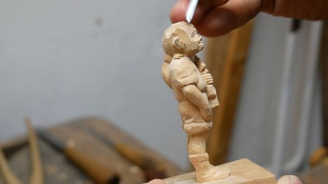 Einen Enkel für den Bauer schnitzen