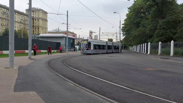 Трамваи Pesa Fokstrot и Львёнок у станции метро Войковская смотреть онлайн