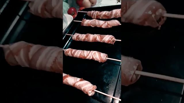 Колбаски"Для жарки" в беконе с сыром 👌👌👌 смотреть онлайн