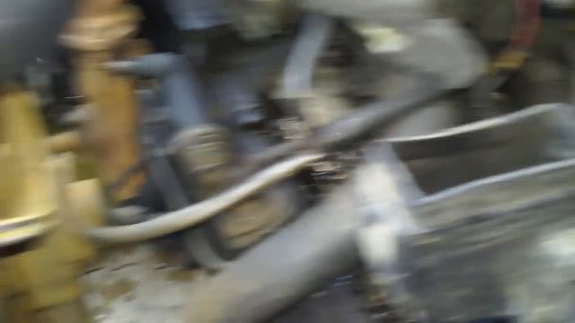 Cambio de mangueras que van al radiador смотреть онлайн