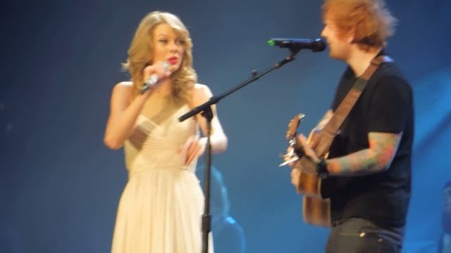 Taylor Swift & Ed Sheeran - I See Fire [Live in Berlin (02/07/14)] смотреть онлайн