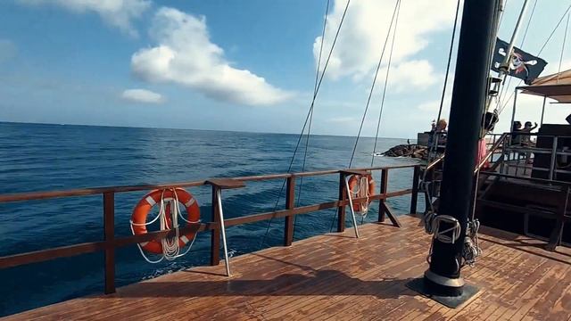 Пиратский Корабль В Испании / Barco Piratas Roquetas De Mar смотреть онлайн