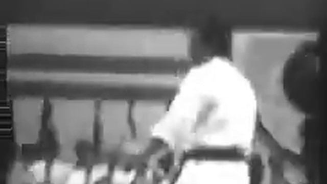 Hirokazu Kanazawa vs Keinosuke Enoeda Sensei old footage. Shotokan Karate Demo. смотреть онлайн
