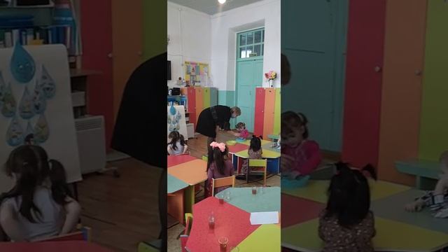 Открытое занятие в средней группе по естествознанию на тему: "Волшебница вода- всем нужна!" смотреть онлайн