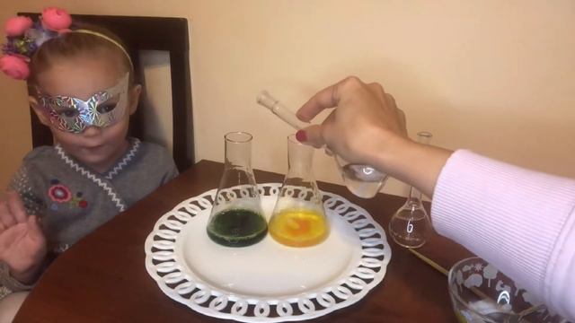 Вивчаємо кольори: зелений та жовтий ( Учим цвета- зеленый , желтый) смотреть онлайн