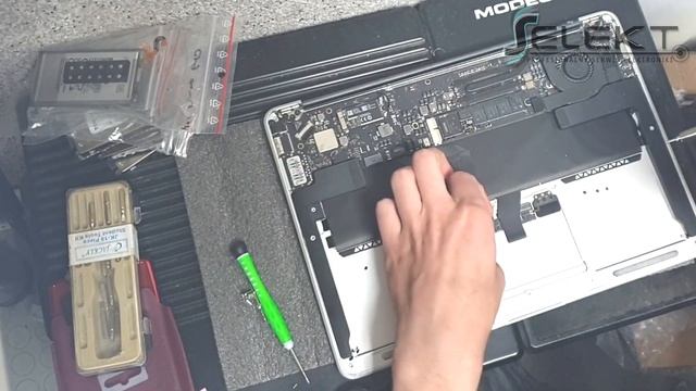 MacBook Air A1466 TouchPad Replacement 2013-2017 Tutorial / Wymiana Gładzika