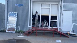 Установка пластиковой входной группы в магазине на ул. Баумана 47 в городе Тюмени