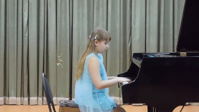 Мельникова Ксения г Новомосковск Новогодняя полька смотреть онлайн