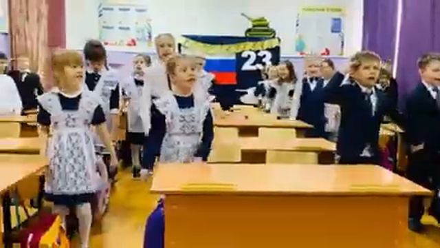 Примите поздравления, мальчишки! 2В класс смотреть онлайн