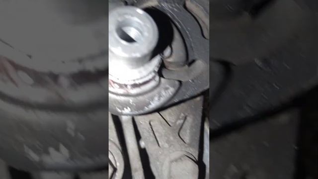 замена натяжного механизма ролика ремня генератора ( ручейкового ремня ) смотреть онлайн