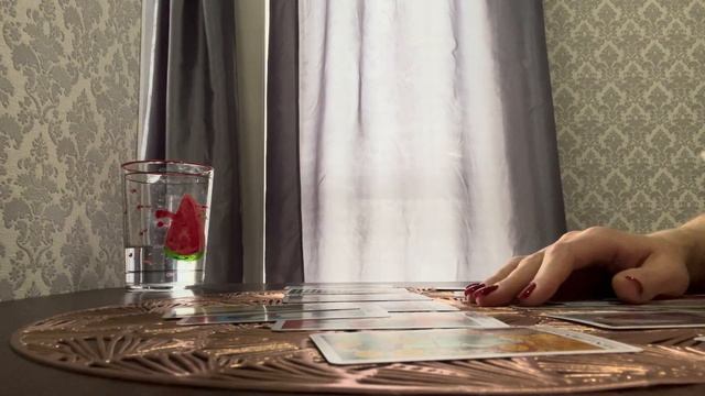 Эта все бегает..пока что????? смотреть онлайн