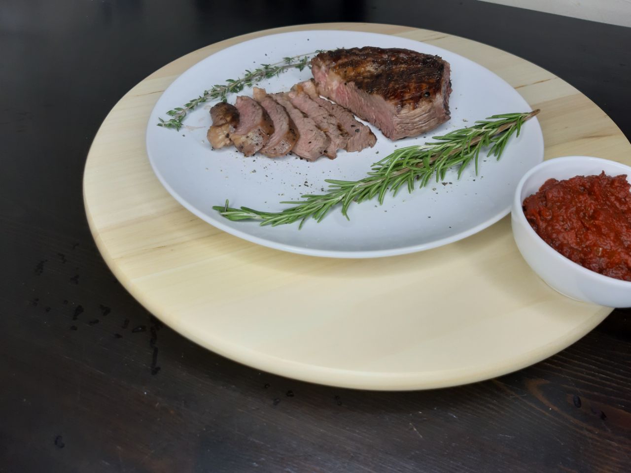 Самый вкусный и сочный - стейк средней прожарки