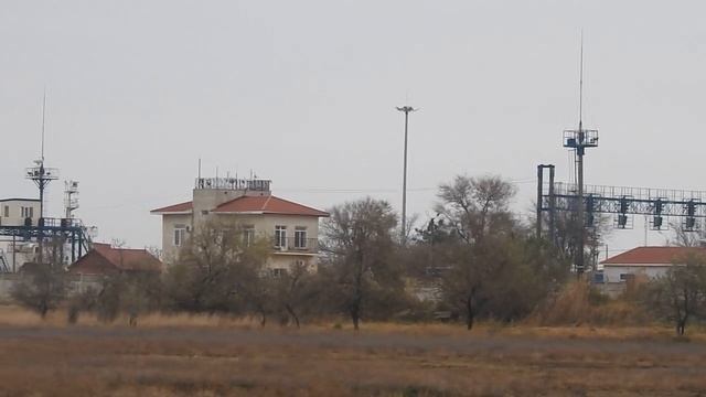 Демонтаж рельс на керченской железнодорожной паромной переправе. Сирень в ноябре. Керчь. смотреть онлайн