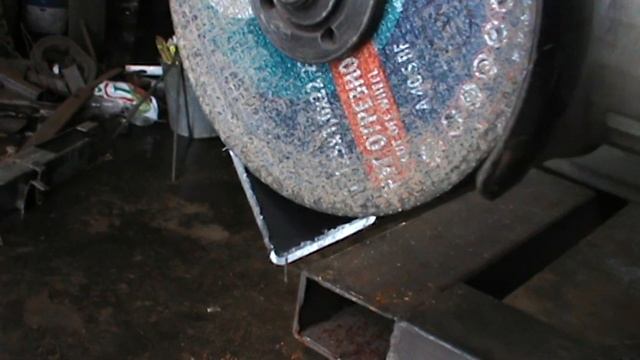 Как резать болгаркой профтрубу в 2 раза быстрей смотреть онлайн