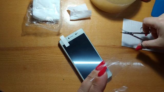Как заменить защитное стекло на телефоне в домашних условиях. Учимся и экономим!!! смотреть онлайн