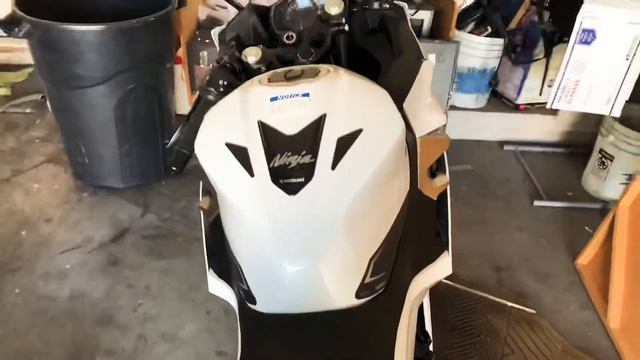 Install Kawasaki.Com Tank Grip Pads on NINJA 400 2018-21'+ What’s Sgk-23 Project Bike? (4K) смотреть онлайн