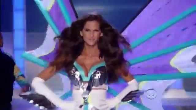 Kanye West performs `Stronger` at the Victoria's Secret Fashion Show 2011 смотреть онлайн