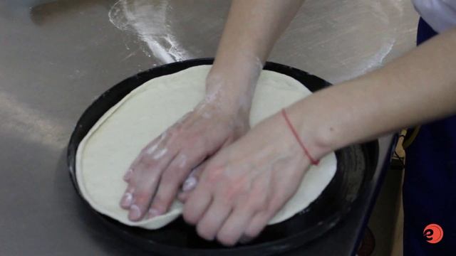 Учимся готовить закрытую пиццу - Кальцоне смотреть онлайн
