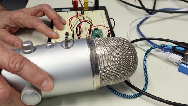 CircuitPython with Raspberry Pi Pico - Getting Started смотреть онлайн