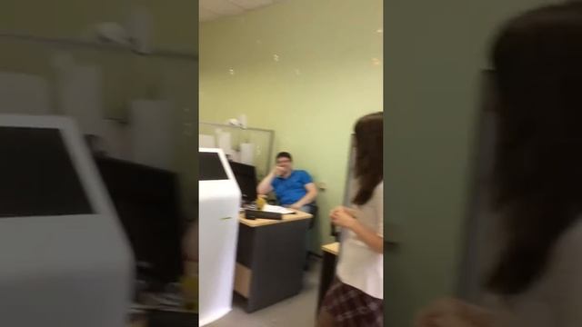 Как весело поздравить коллегу с Днем Рождения смотреть онлайн