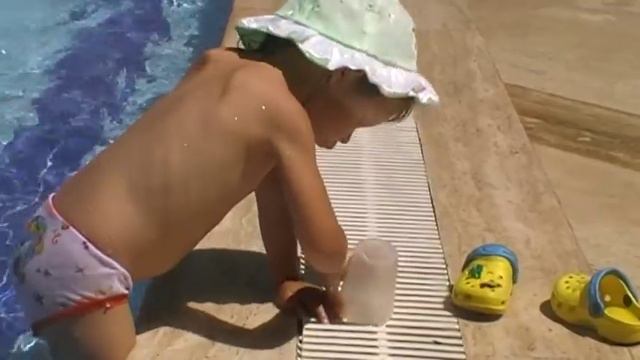 2011 07 27 маша в басейне.MOD смотреть онлайн