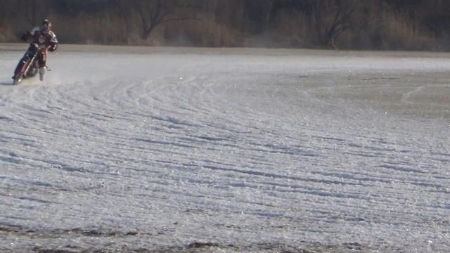 Мотогонки на льду - Казаков Сергей Григорьевич - тренировка 13.01.2019 - Уссурийск - смотреть онлайн