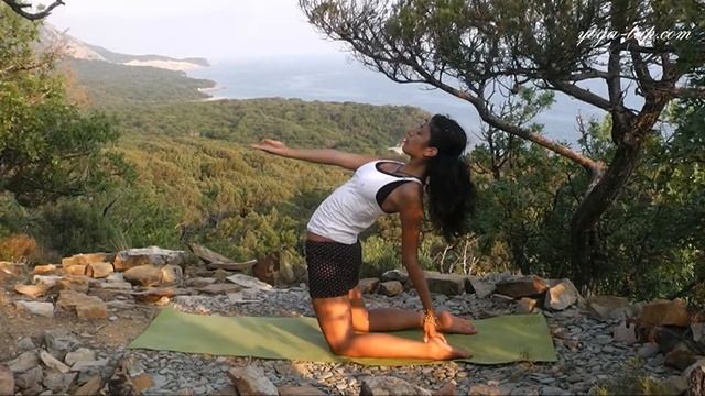 Асаны с прогибами. Практика на природе. смотреть онлайн