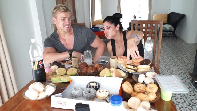 100 ПОНЧИКОВ ЗА РАЗ. CheatMeal Challenge. 100 Donuts. 25000 calories. FAIL. смотреть онлайн