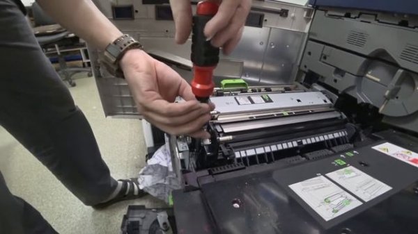 Замена узла ролика второго переноса(2nd BTR) Xerox Versant 80