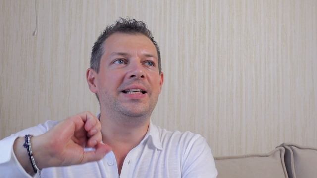 Есть ОРИГИНАЛЬНЫЕ часы, а носит КОПИЮ! смотреть онлайн