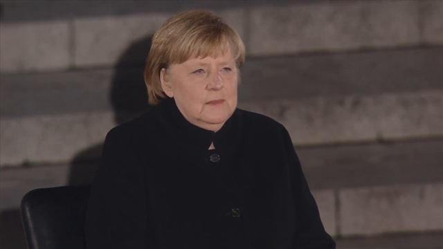 Ceremony held for Angela Merkel as she leaves office смотреть онлайн