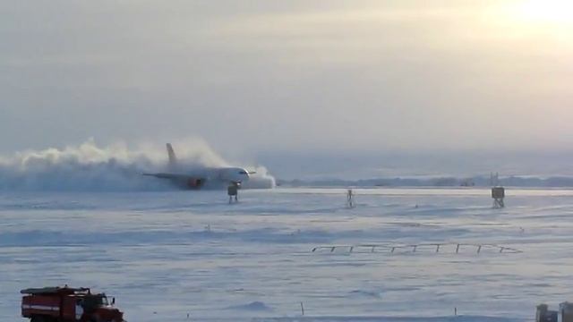 Посадка Вoeing 757 200 в Певеке смотреть онлайн