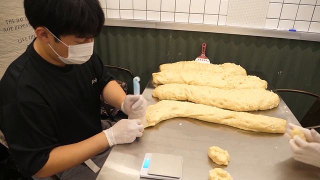 Handmade Authentic Belgian Waffle Apple Cinnamon, Plain Waffle - Korean Street Food