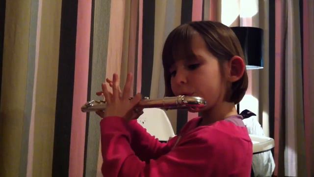 Ses débuts de le flûte Тэльма только начинает играть на флейте смотреть онлайн