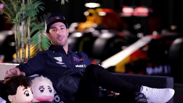 On The Sofa with Daniel Ricciardo and Max Verstappen... смотреть онлайн
