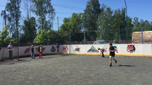 2019, июнь, г.Пушкин, ск Каскад, Бруно осваивает лапту:) смотреть онлайн