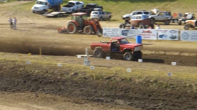 Super Big Gulp vs B-Mac Quesnel Mud Drags смотреть онлайн
