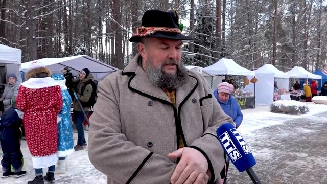 На площади Сантарвес дымились котлы с угощением национальных общин смотреть онлайн